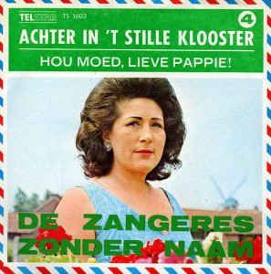 Achter in het stille klooster